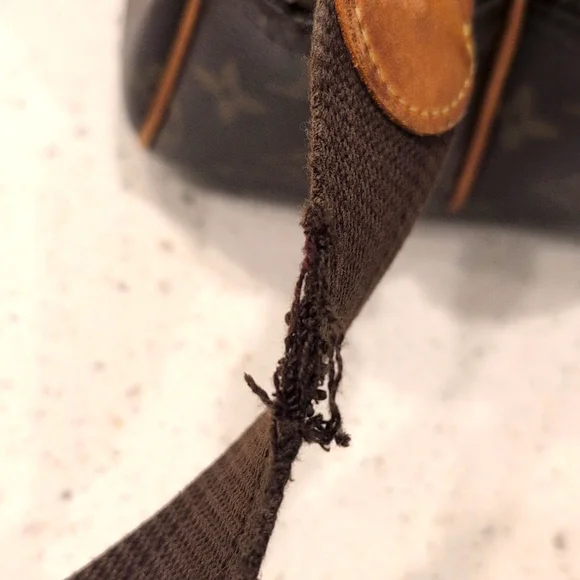 Louis Vuitton GM Bag - Picture 4 of 13